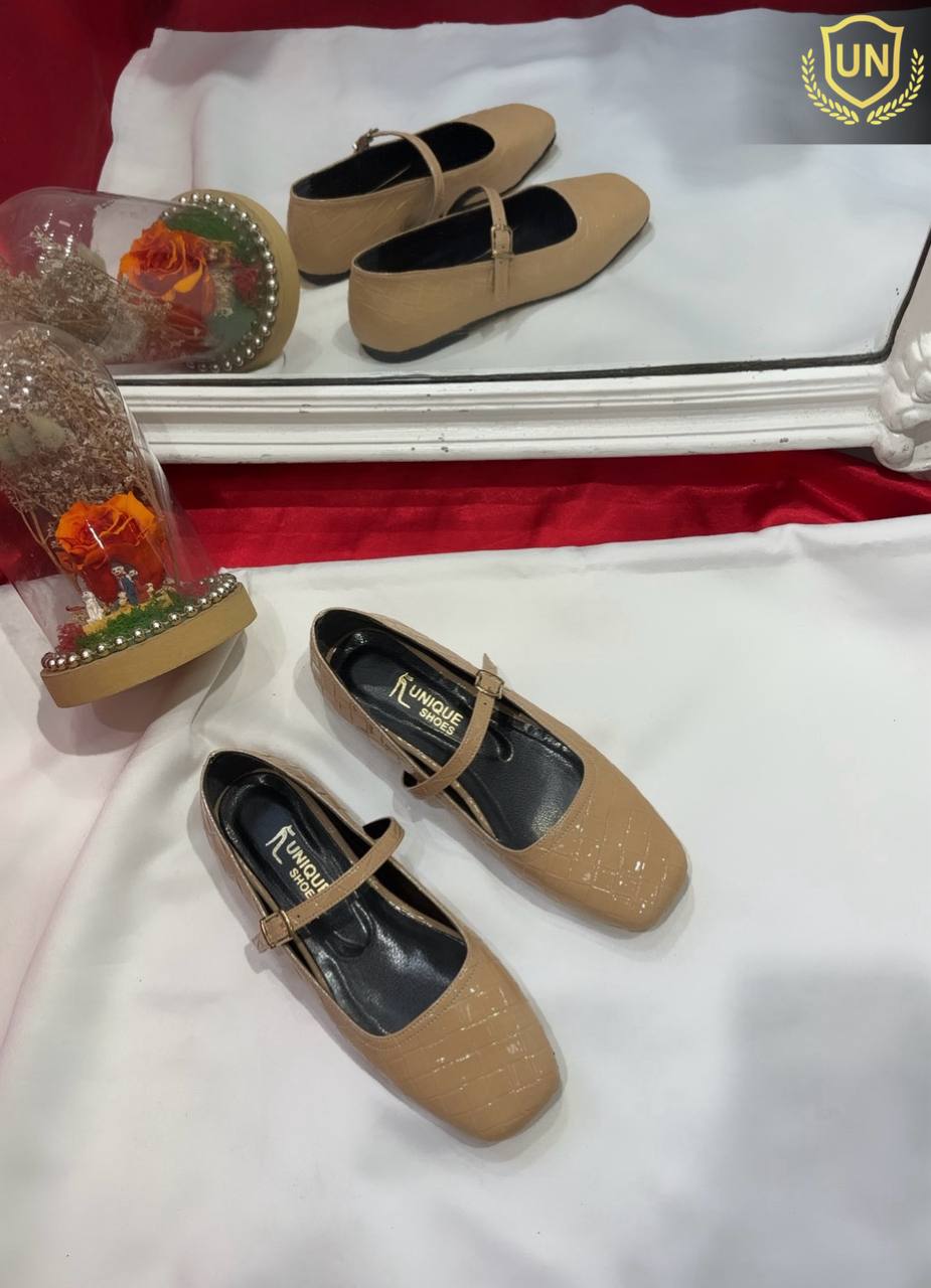 Lively high quality flat women shoes