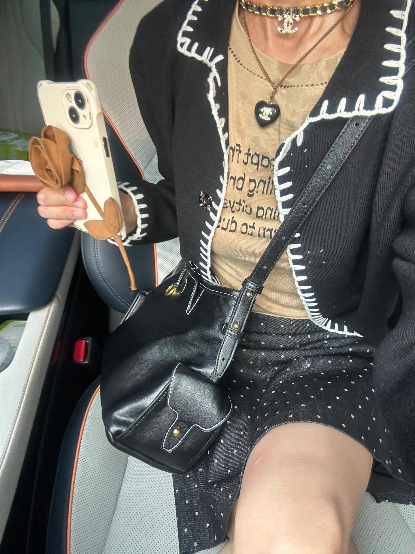 Women's Simple Retro Large Capacity Shoulder Bag