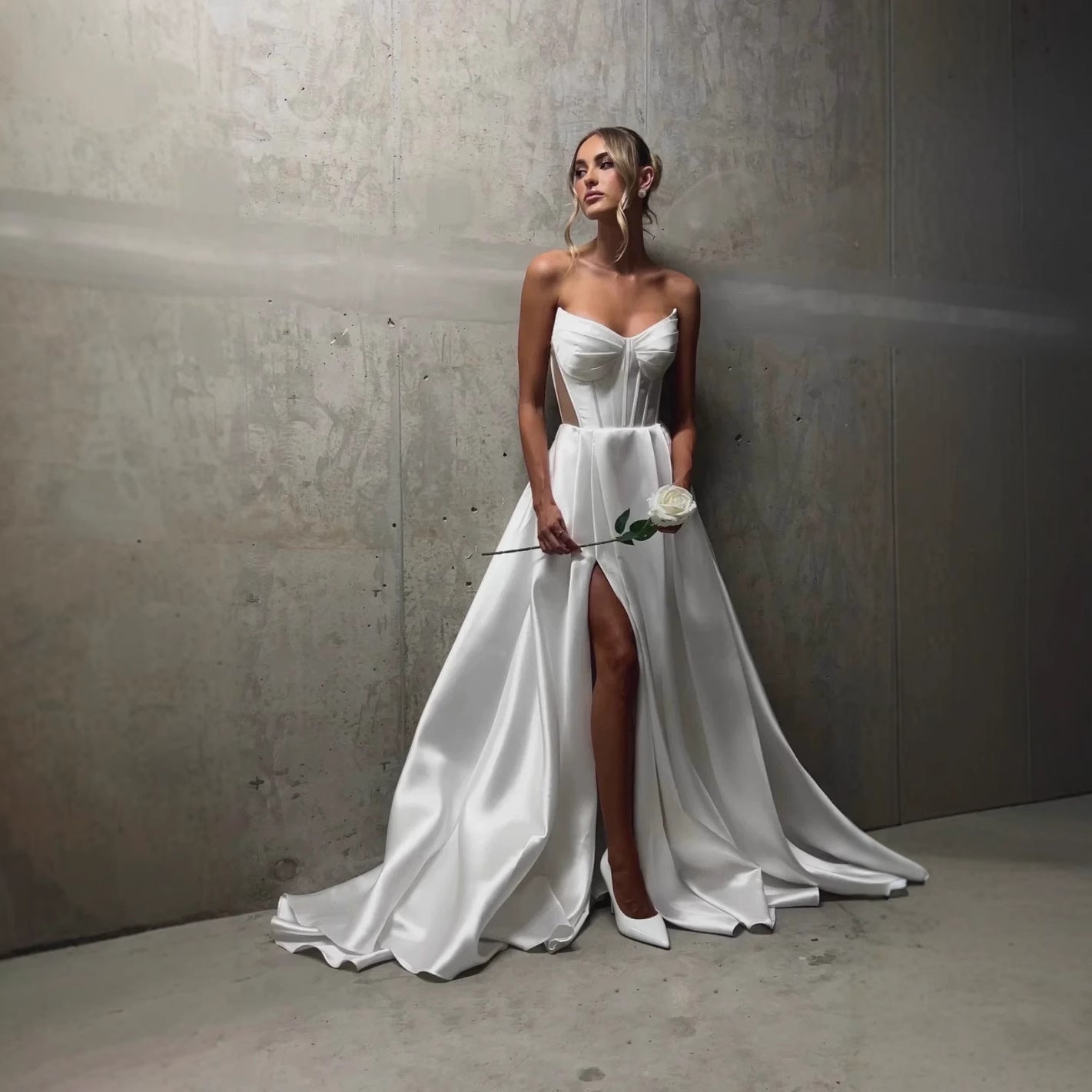 White Satin Slit Pocket Bandage Wedding Dress