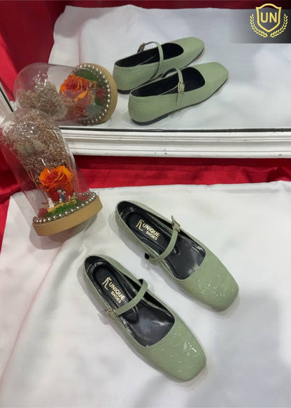 Lively high quality flat women shoes