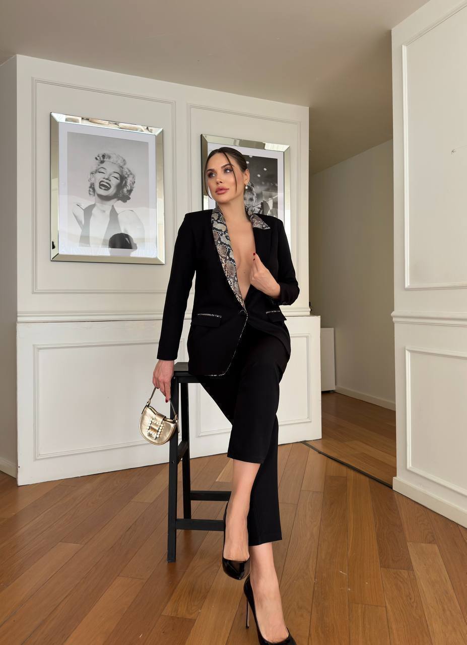 Lavvy reptile women pant suit